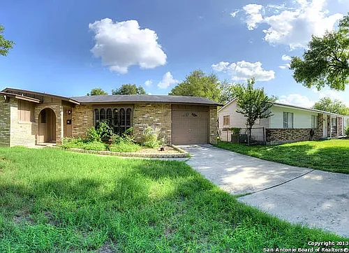 1060 Richmond Dr Photo 1