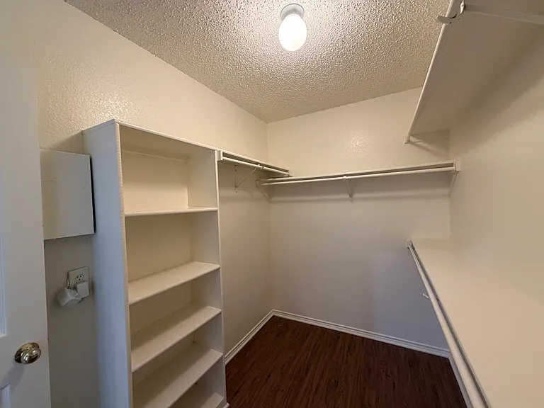 917 Dawson St — Photo 32