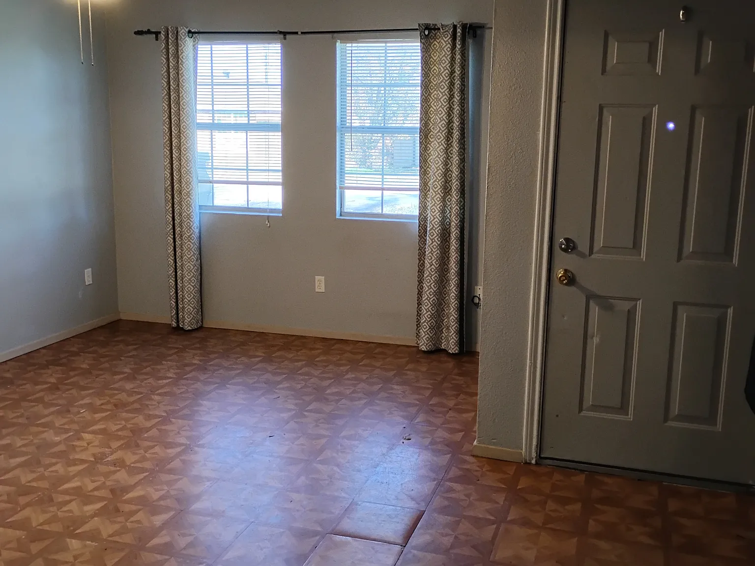 3 bed, 872 sqft, $1,195 — Photo 4
