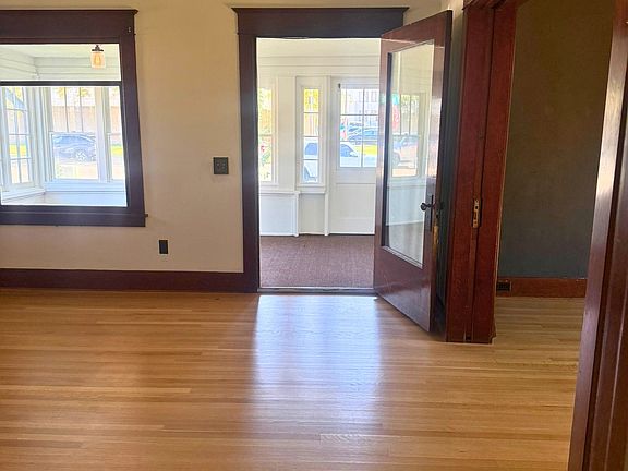 5th image of 1131 N Main St