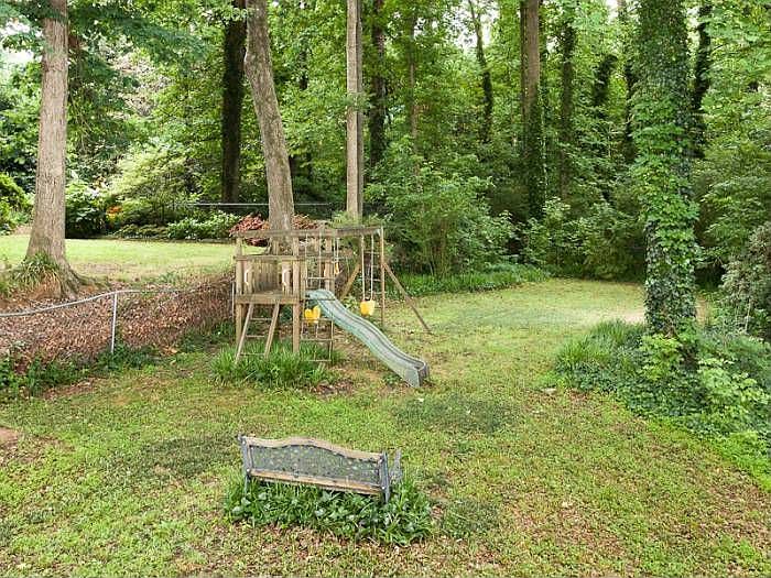 2nd image of 885 Courtenay Dr NE