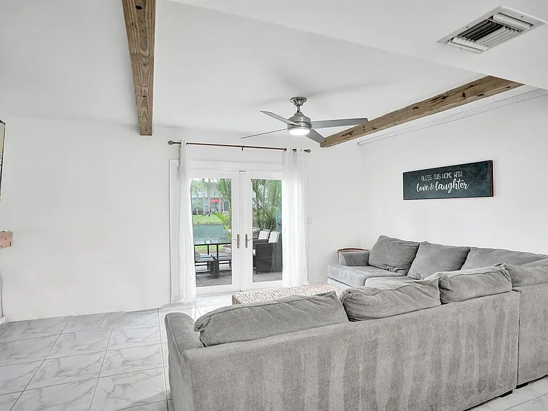 147 SW 3rd St — Photo 11