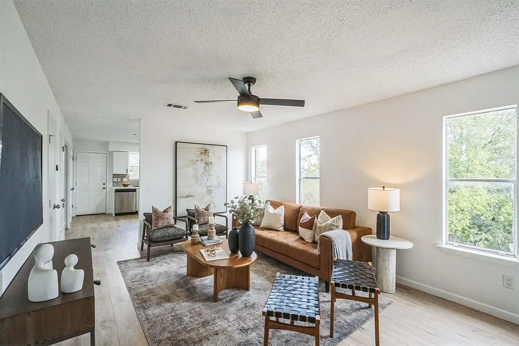 2 bed, 1.5 bath, 992 sqft, $1,650 — Photo 2