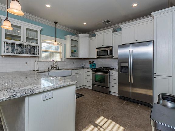 3rd image of 309 Beacon Dr