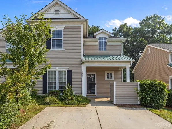 1715 Holliford Ct, Charlotte, NC 28215