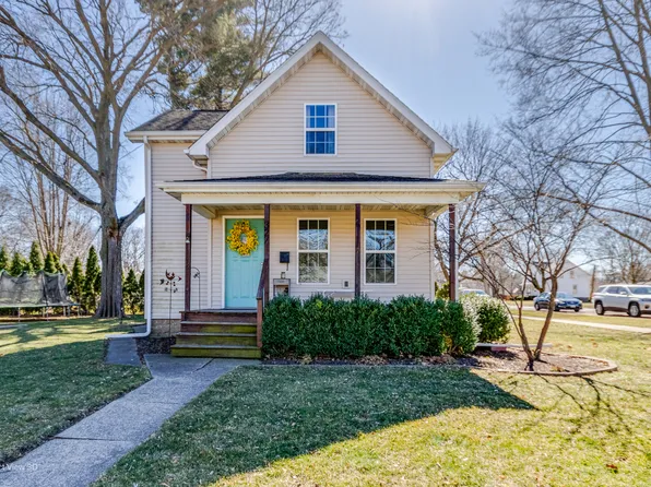 327 W 2nd St, Momence, IL 60954