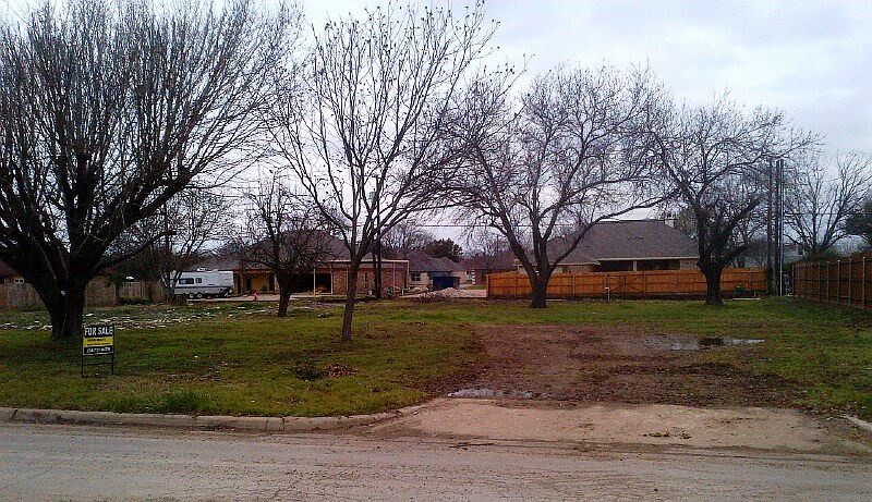 2nd image of 1411 N Reagan St