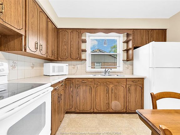 3rd image of 1144 Virginia Ave