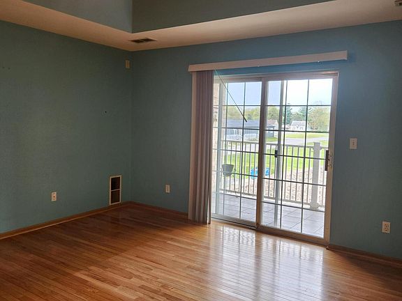 5th image of 2039 W 75th Pl Unit 36