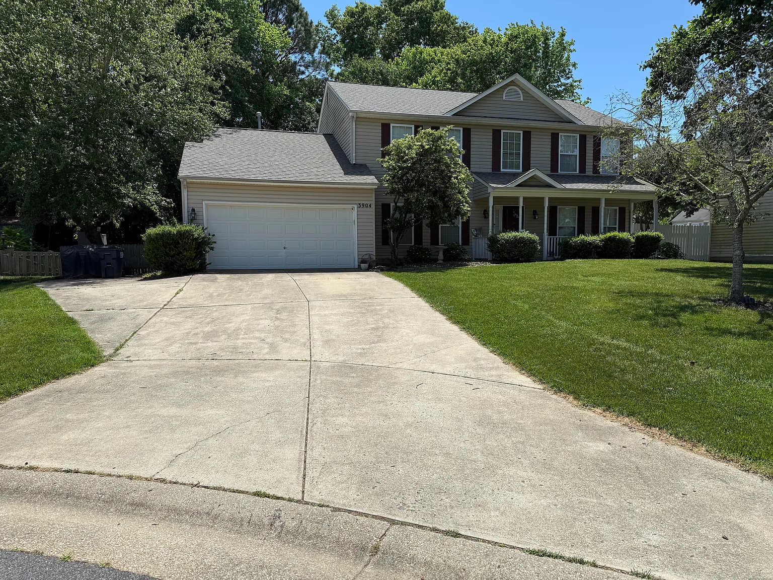 Executive Home in Jamestown Hundred — Photo 2