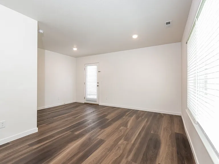 18557 E 47th Pl — Photo 10