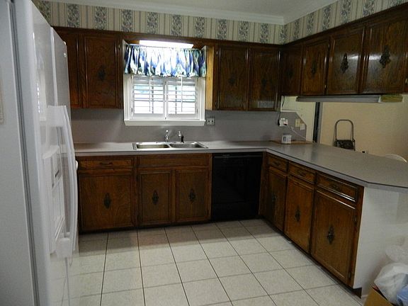 3rd image of 206 Bellemont Dr
