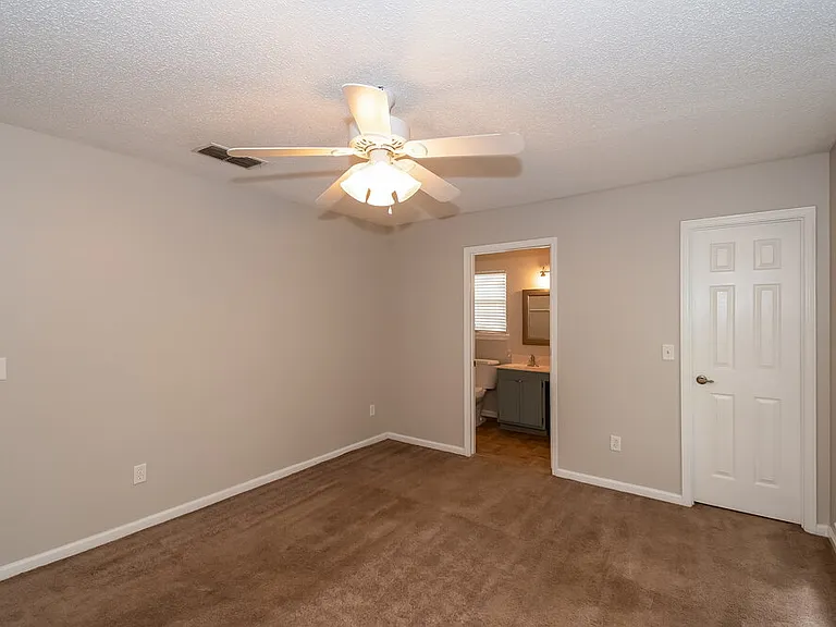 1826 Ashmore Green Dr — Photo 10