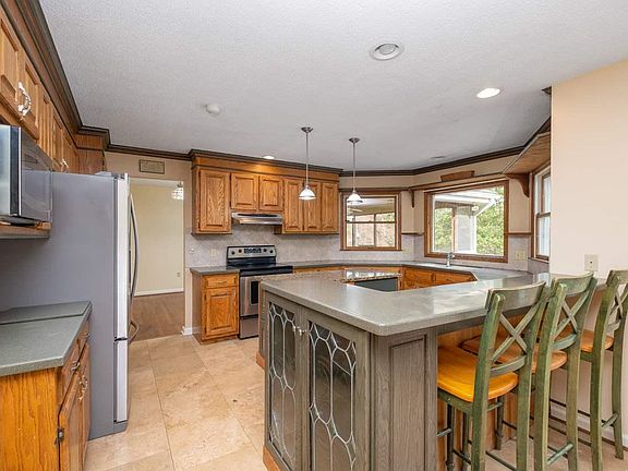 3rd image of 522 Chinquapin Dr