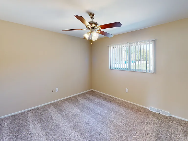 Rivercrest Apartments — Photo 24