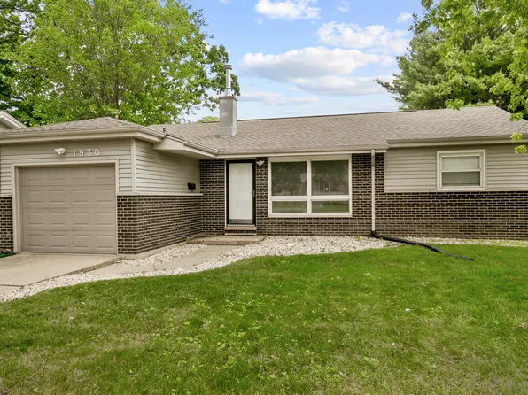 1930 Arthur Dr, Waukegan, IL 60087
