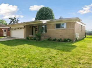 30019 Boewe Dr, Warren, MI 48092