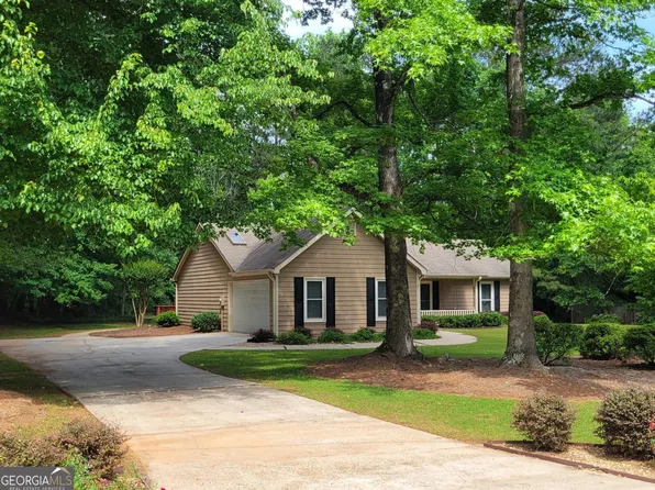 35 Holly Springs Rd, Sharpsburg, GA 30277