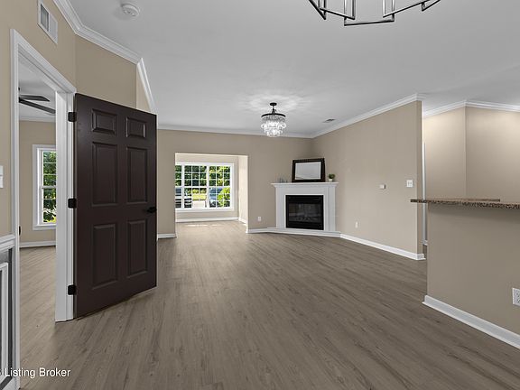 3rd image of 4901 Crossing Spring Way Unit 101