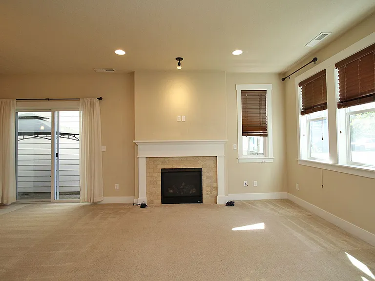 420 SW 204th Ter — Photo 5
