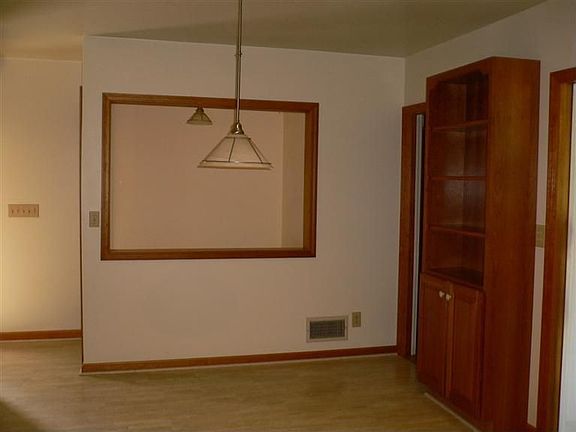 5th image of 8593 Woodview Dr
