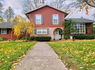 20 Lindhurst Dr, Lockport, NY 14094