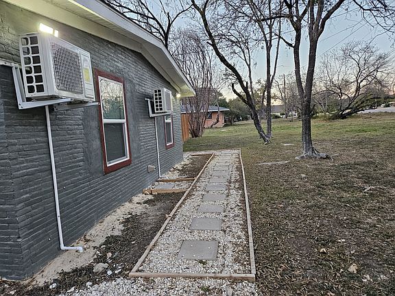 3rd image of 102 Honeysuckle Ln