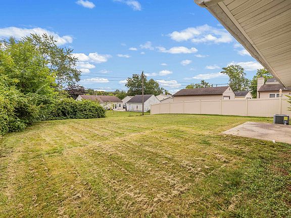 5th image of 6628 Redbud Dr