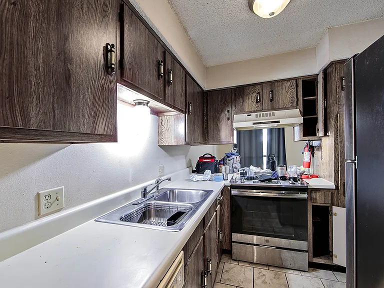 1300 Louise st — Photo 6