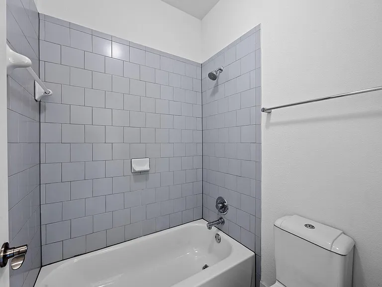 2222 Simond Ave #E — Photo 27