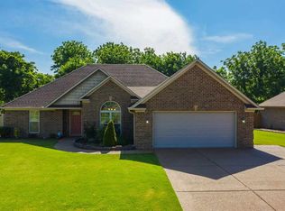 14 Woodcrest Dr, Jackson, TN 38305