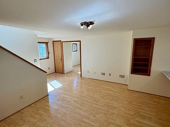 5th image of 3029 31st Ave W