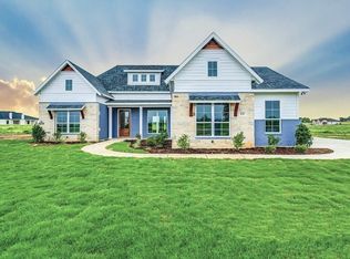 820 Red Tail Rd, Waxahachie, TX 76064