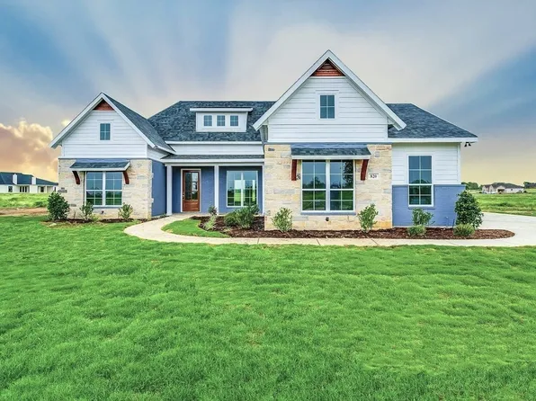 820 Red Tail Rd, Waxahachie, TX 76064