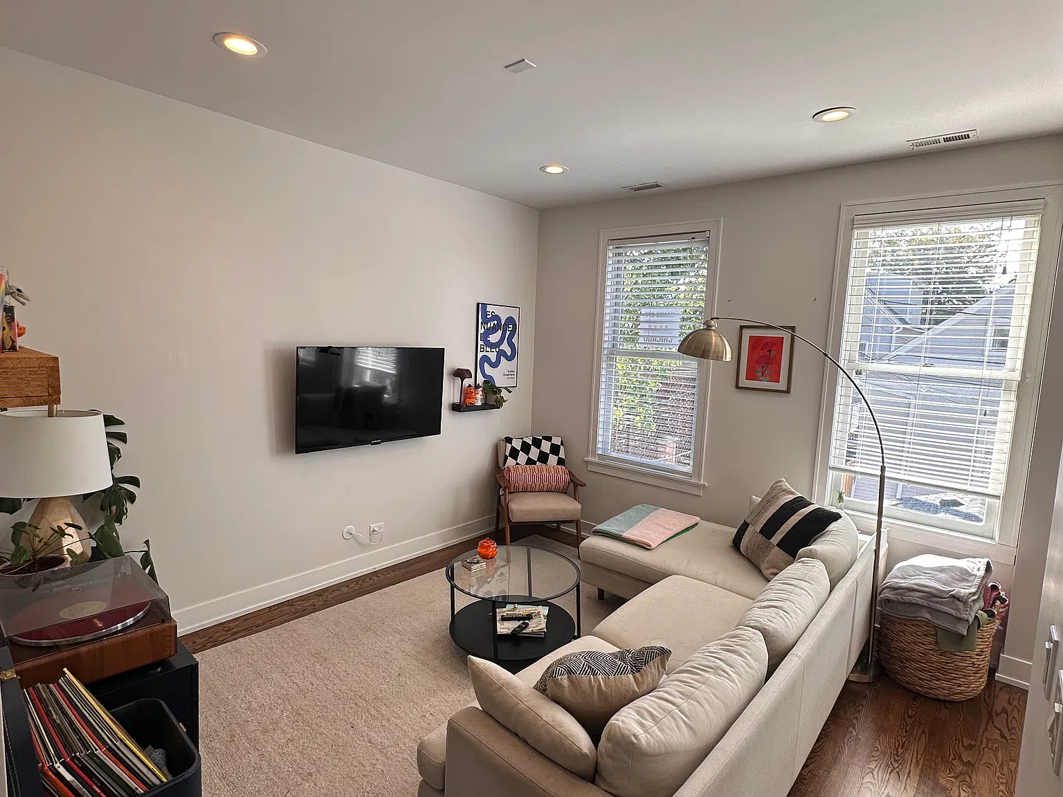 2 bed, 950 sqft, $2,800 — Photo 3