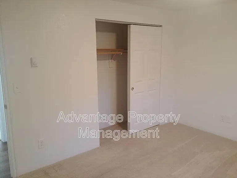 1708 Del Rio Ave SE — Photo 8