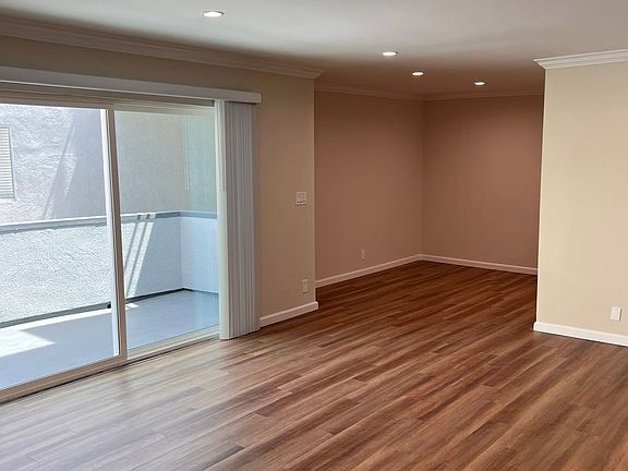 4th image of 4617 Willis Ave #27