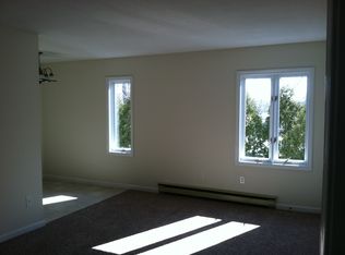 3 Brook Front Ln, Pomfret Center, CT 06259