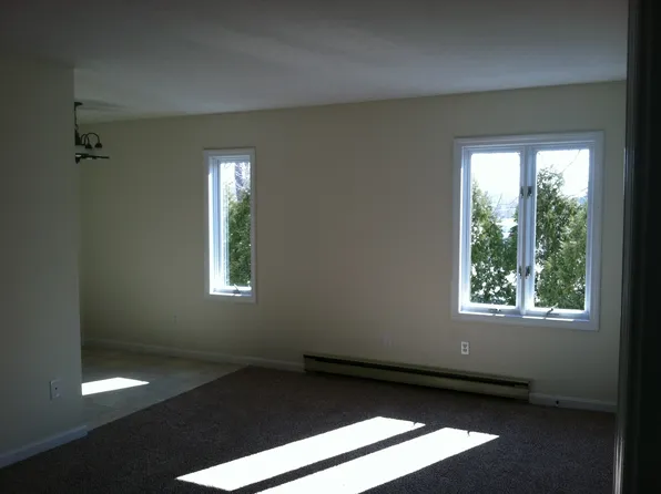 3 Brook Front Ln, Pomfret Center, CT 06259