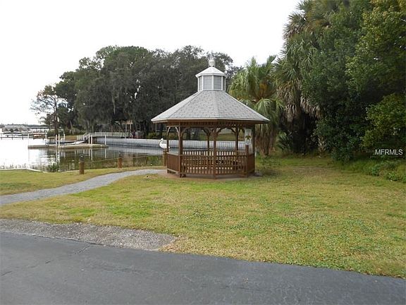 4th image of 732 Marina Ln