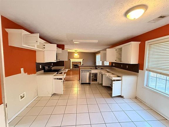 4th image of 65 Montgomery Ct