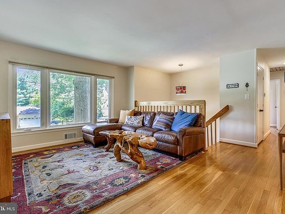3rd image of 193 Leland St