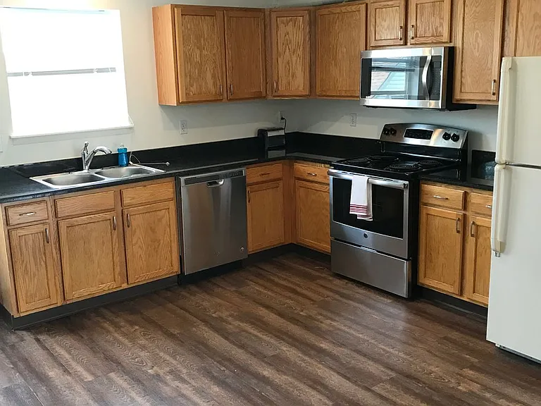 1019 N Weber St — Photo 8