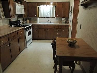 5th image of 447 E Brown St