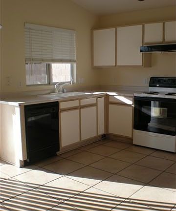 3rd image of 12424 N 121st Ave