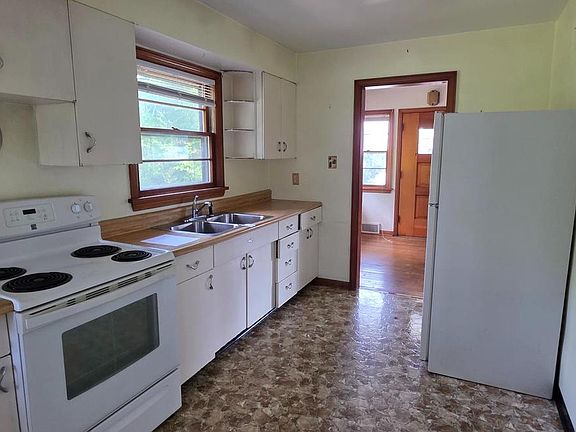 5th image of 104 E South St