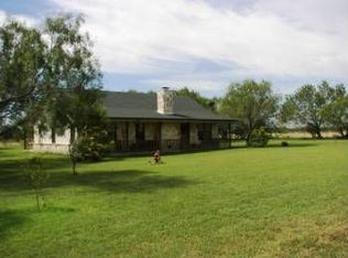 399 County Road 662, Devine, TX 78016