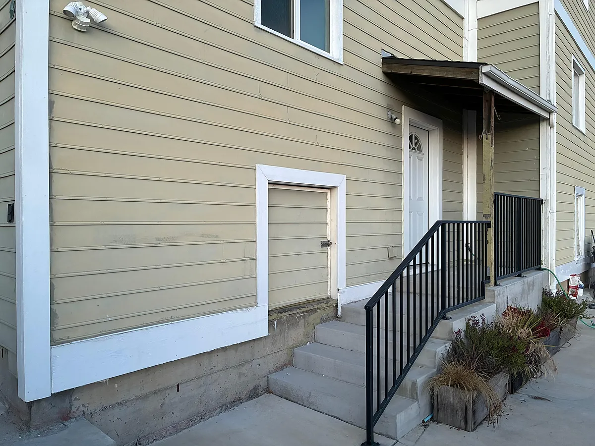 Building Photo - 7953 Crest Ave #2