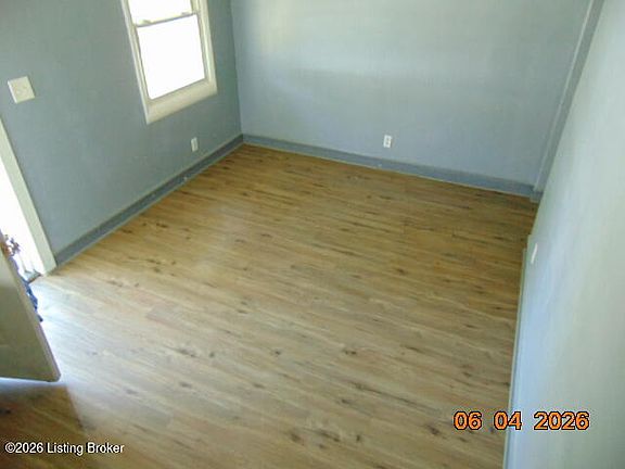 3rd image of 318 Freeman Ave