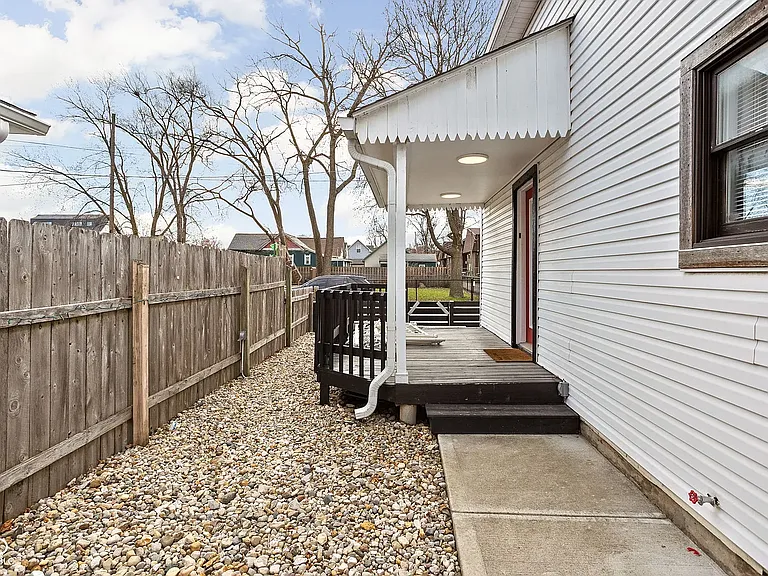 810 Grove St — Photo 15